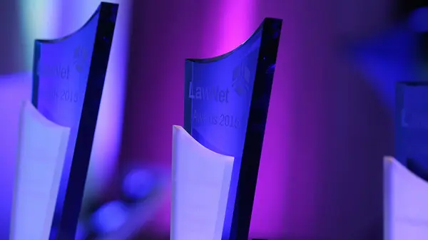 Independents show off their game-raising tactics Independents show off their game-raising tactics